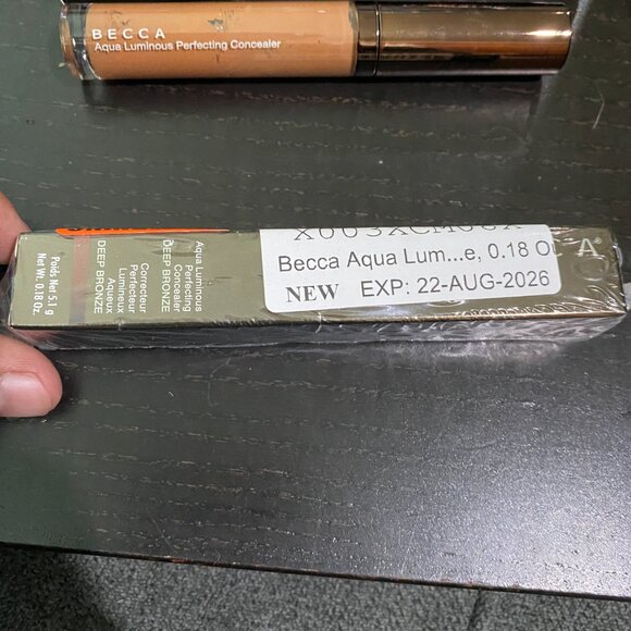 Becca Aqua Luminous Perfecting Concealer – Deep Bronze - Picture 3 of 6
